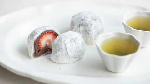 A sweet and tangy moment with "Strawberry Tea" in the cold season